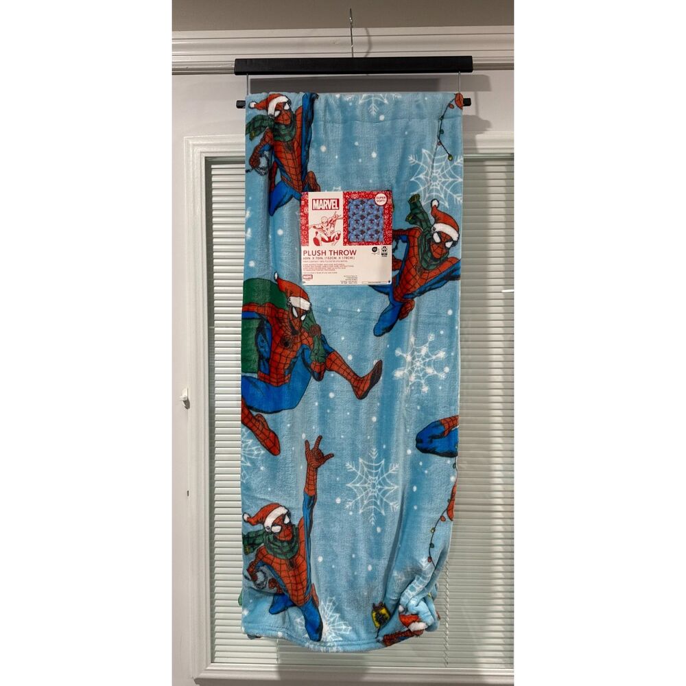 Marvel Spider-Man Christmas Holiday Plush Throw Blanket 60x70 Santa Hat NWT